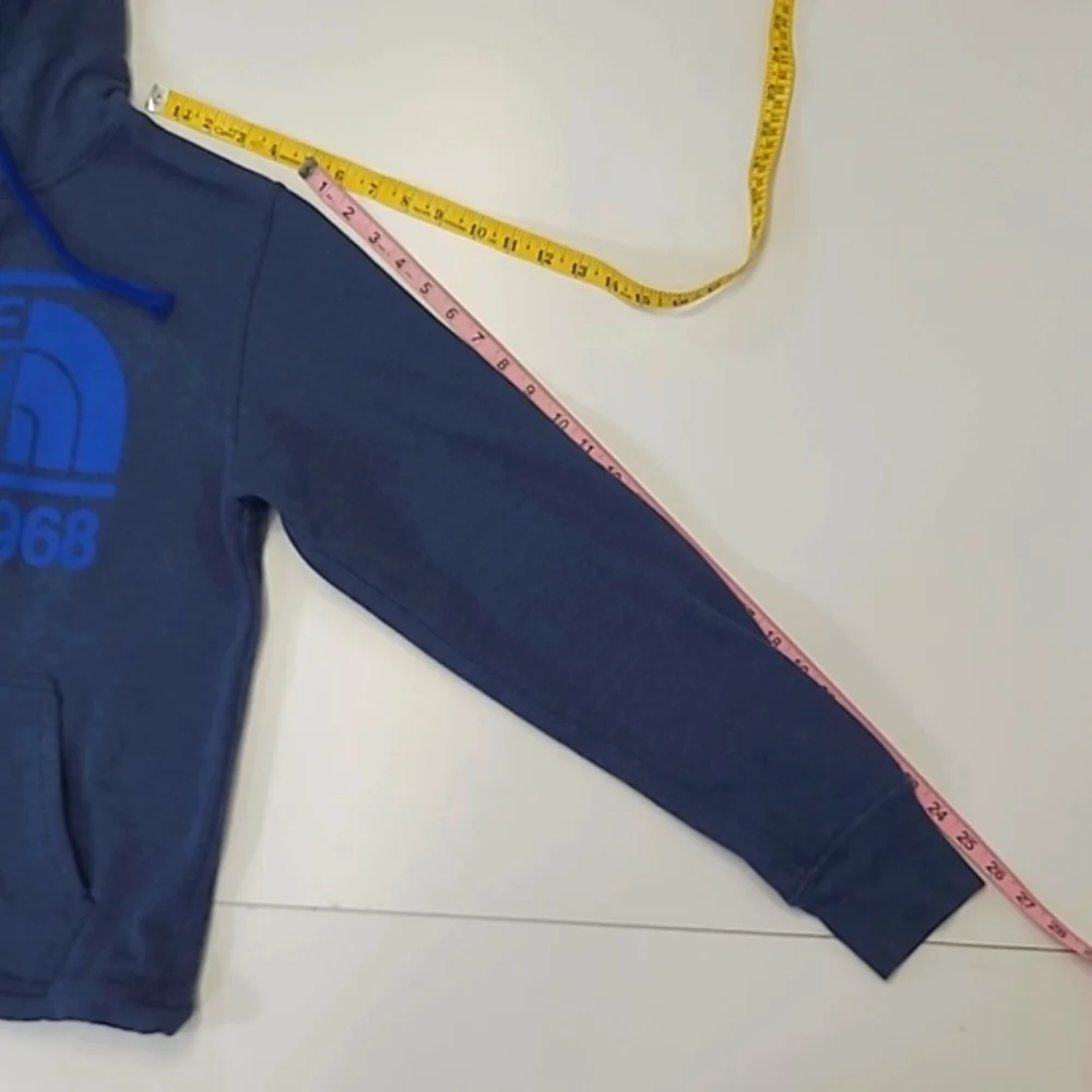 The North Face Pullover Hoodie Sweatshirt Kangaroo Pocket Drawstring Raw Hem